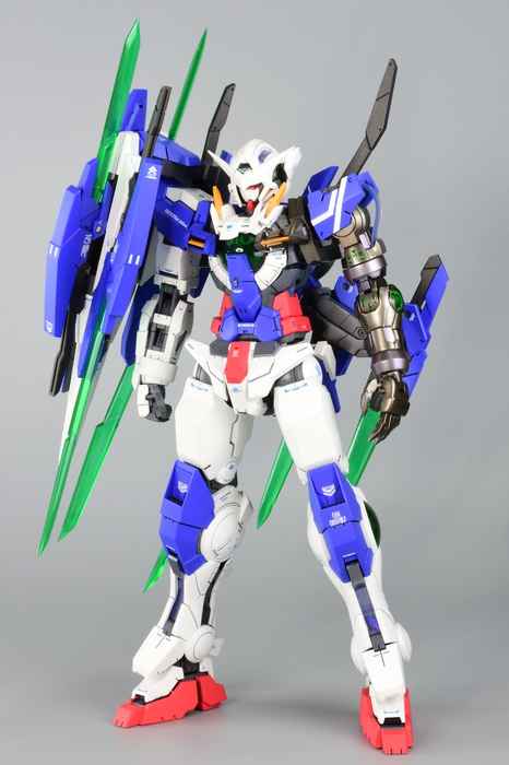 グラハムガンダム エクシアリペアIV 完成品 グレー背景 スタジオ撮影