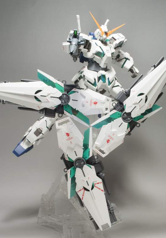 ユニコーンガンダム 完成品 全身スタジオ撮影